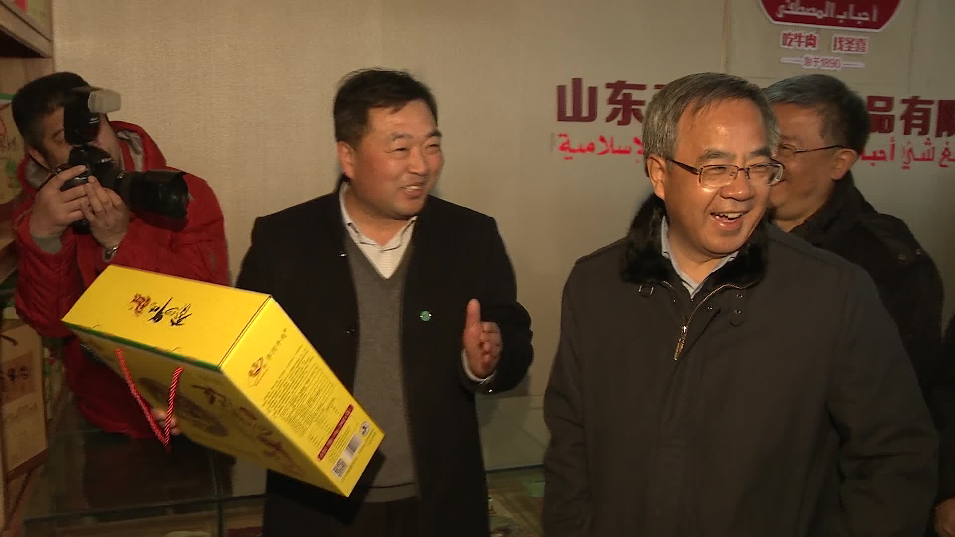 国务院副总理胡春华莅临圣喜清真食品考察并指(图2)
